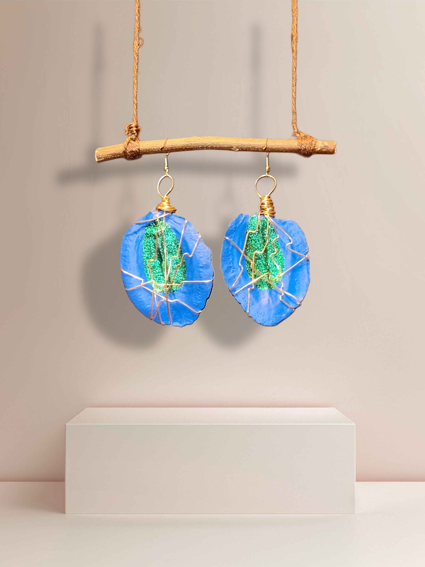 El Mundo Wood Earrings (Gold Wire)